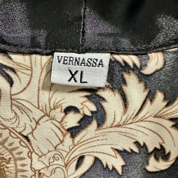 Elegant Black and Gold Unisex Italian Kimono Robe - Picture 3 of 9